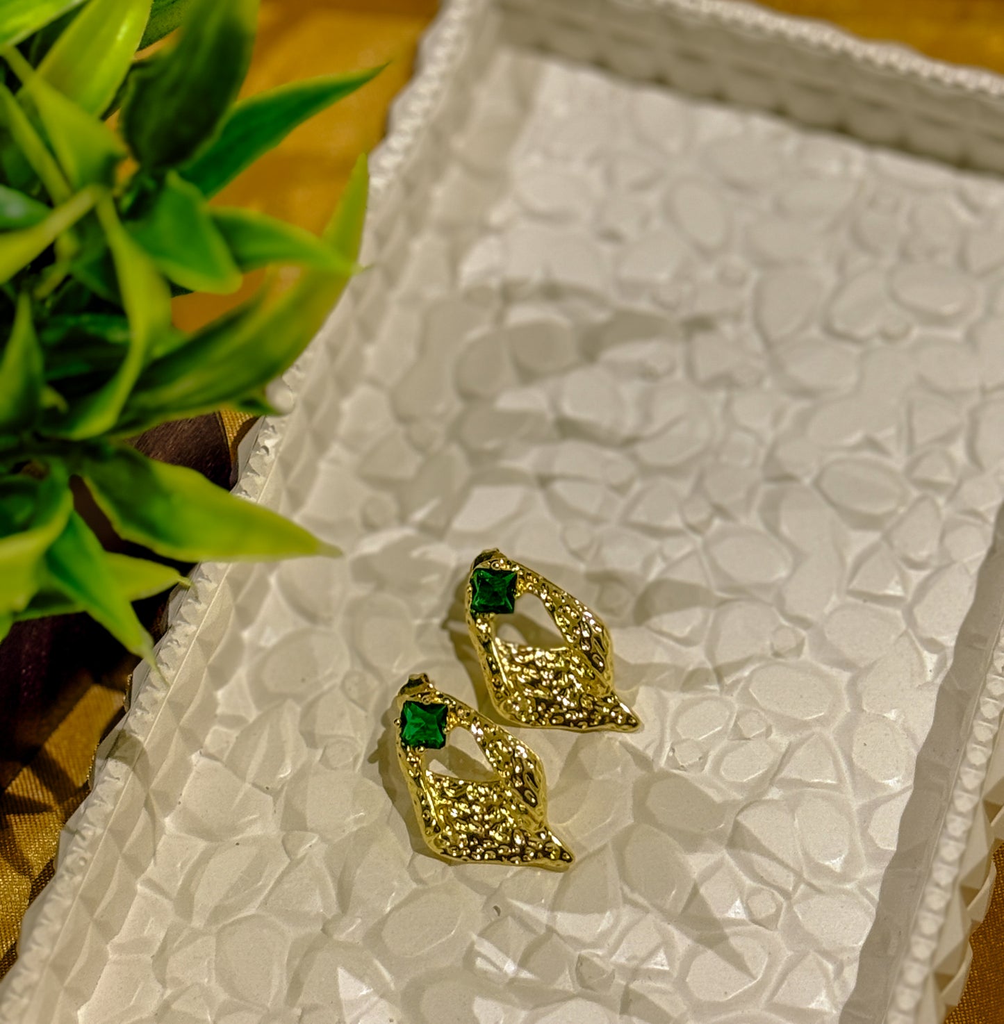 Antitarnised Emerald texture earing