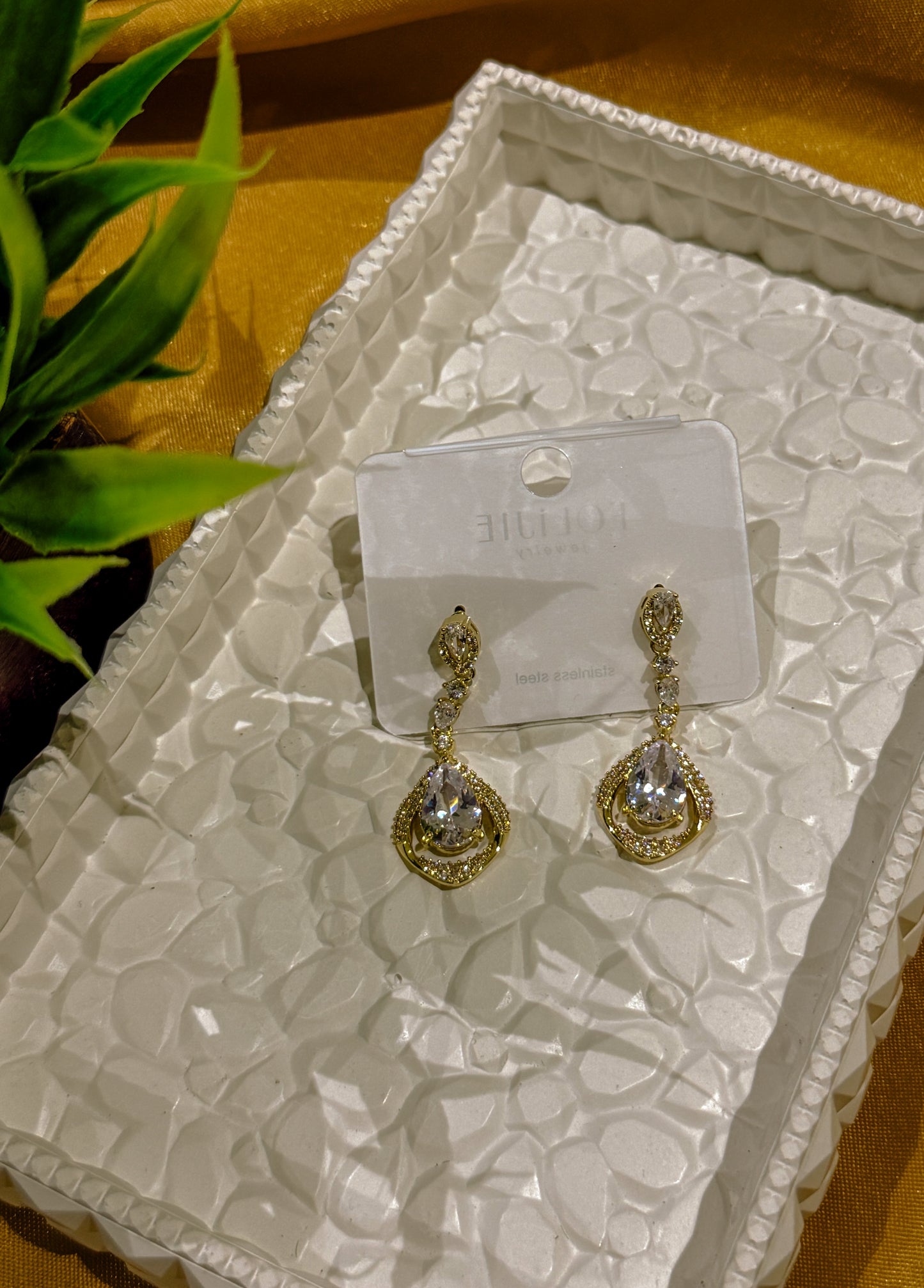 A.D STONE TEAR DROP EARINGS