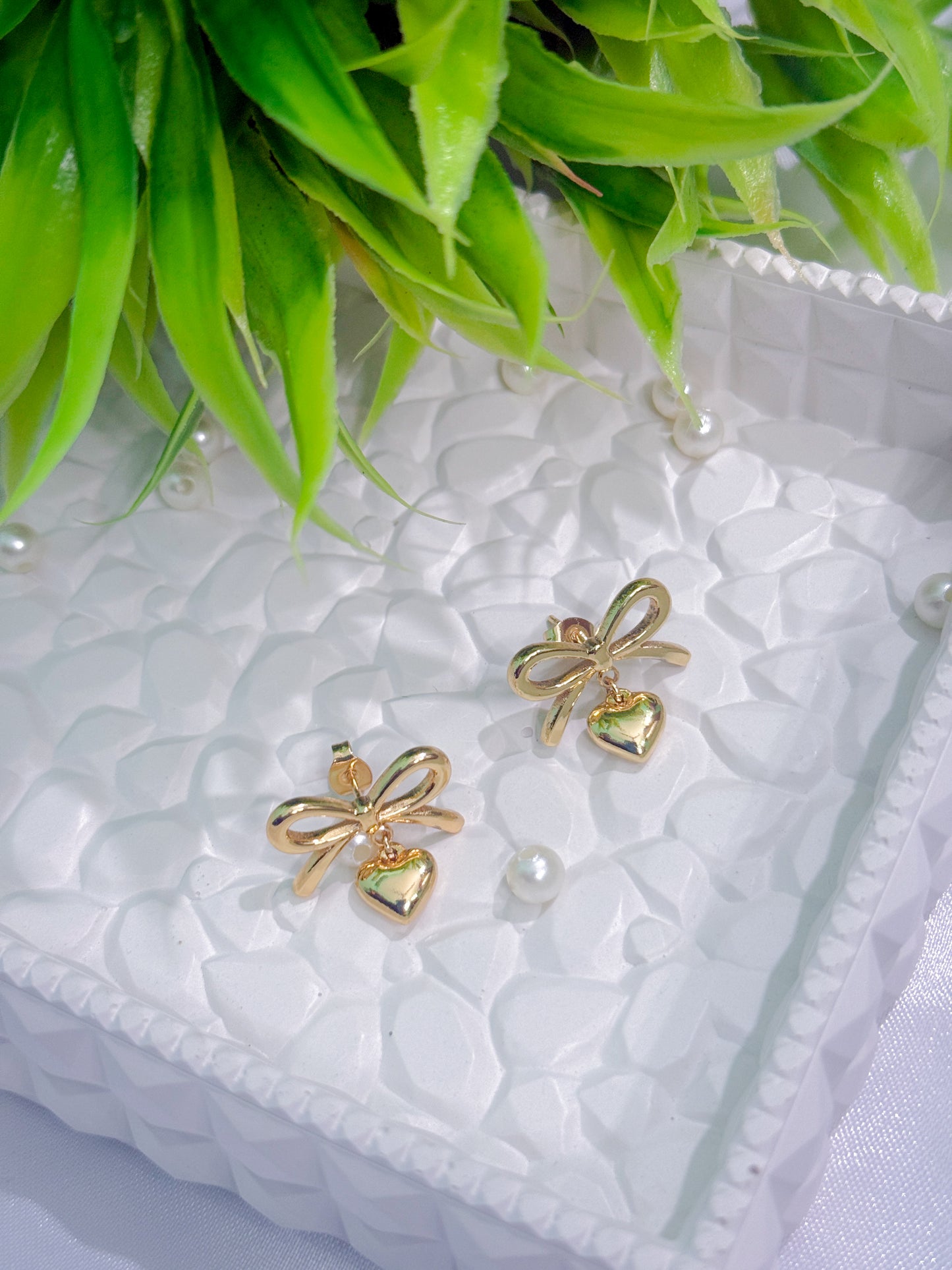 Antitarnised bow stud earings