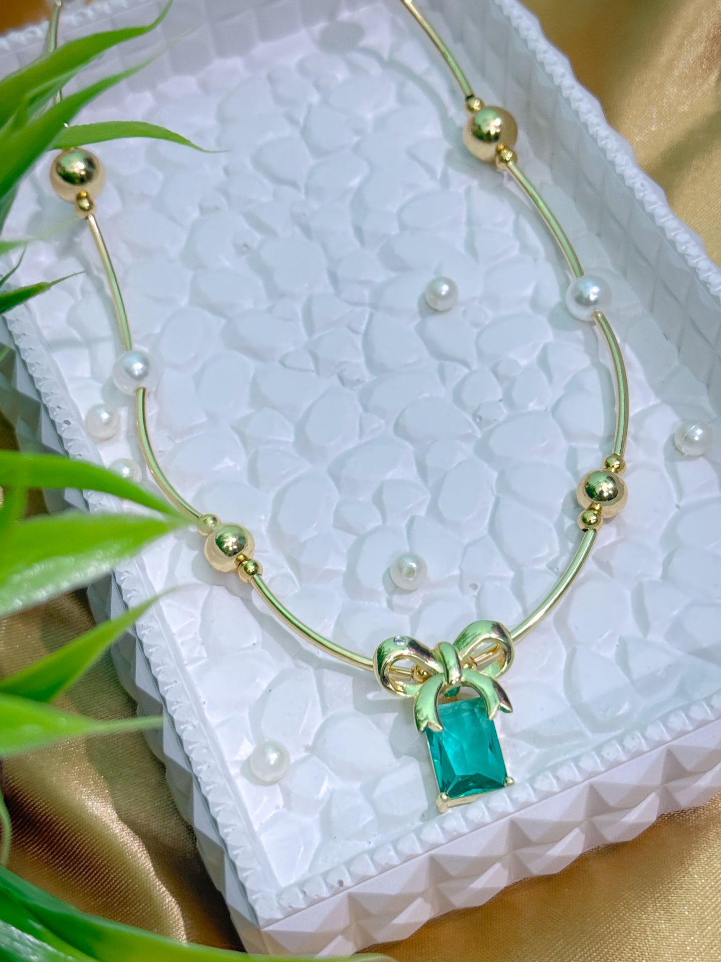 Emerald Green Bow Necklace