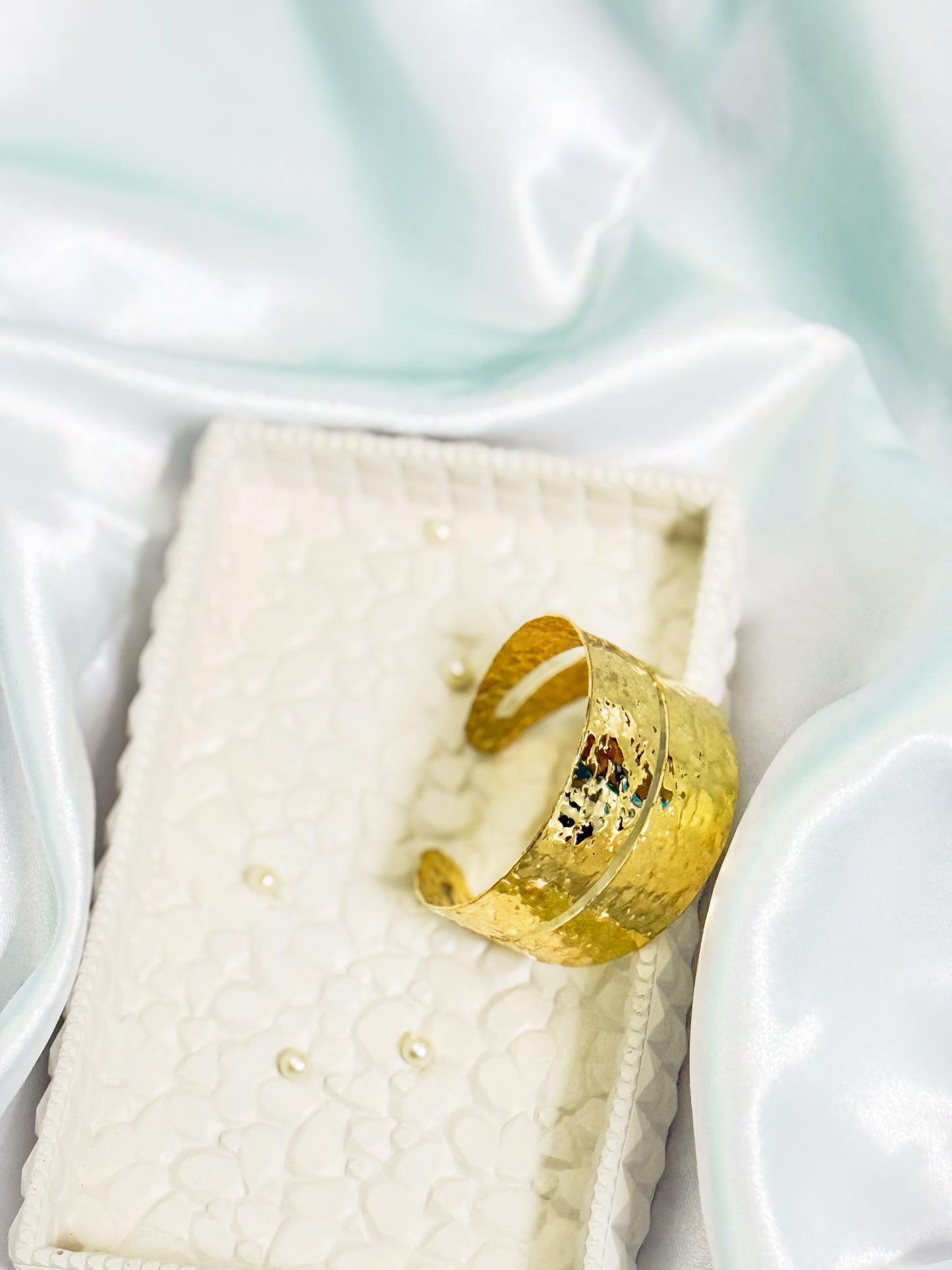 Golden chunky handcuff bracelet