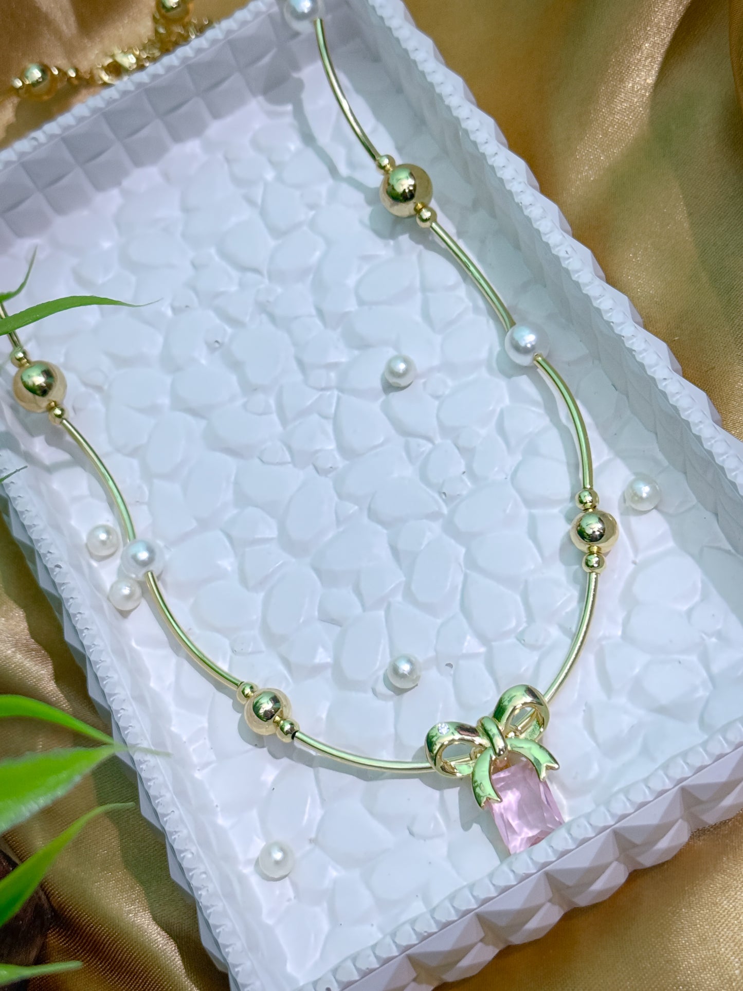 Pink rectangular bow necklace