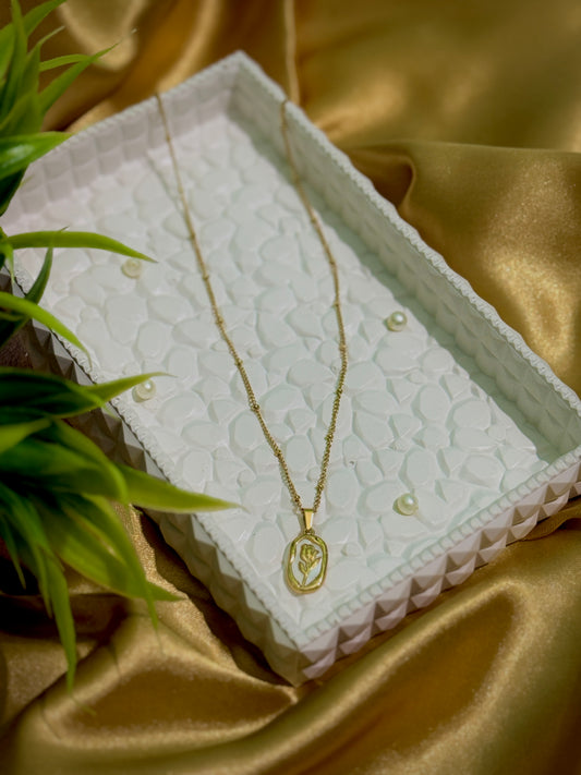Antitarnised rose floral pendant chain