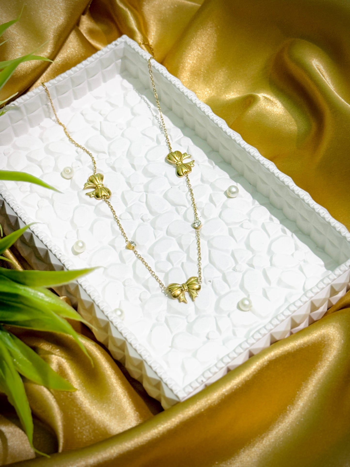 Antitarnised triple bow chain