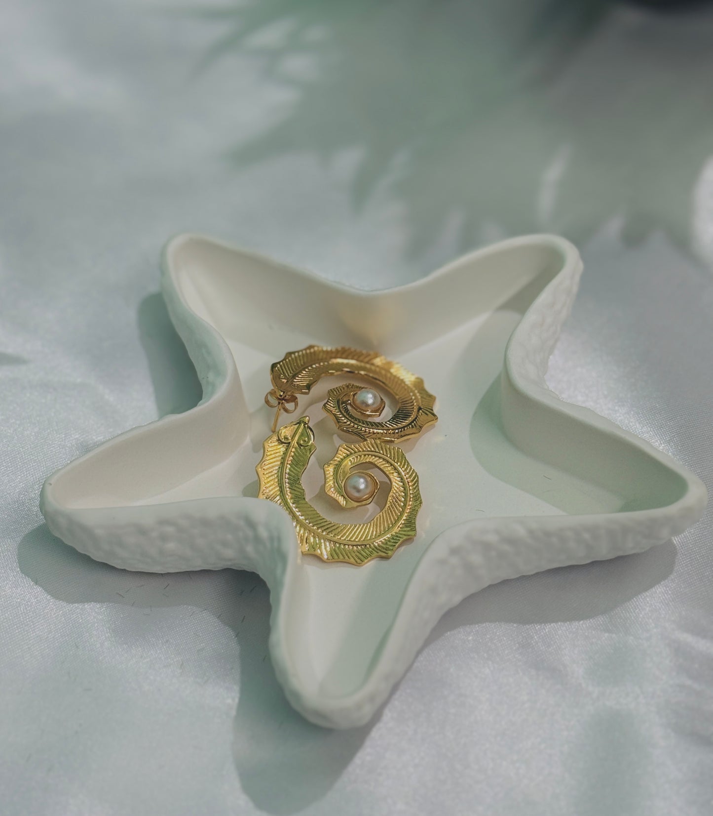 Antitarnised gold-plated  spiral earrings