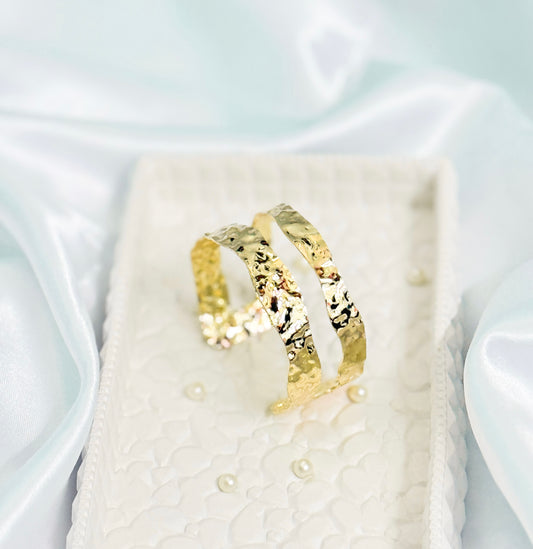 Golden Hammered deisgn handcuff bracelet