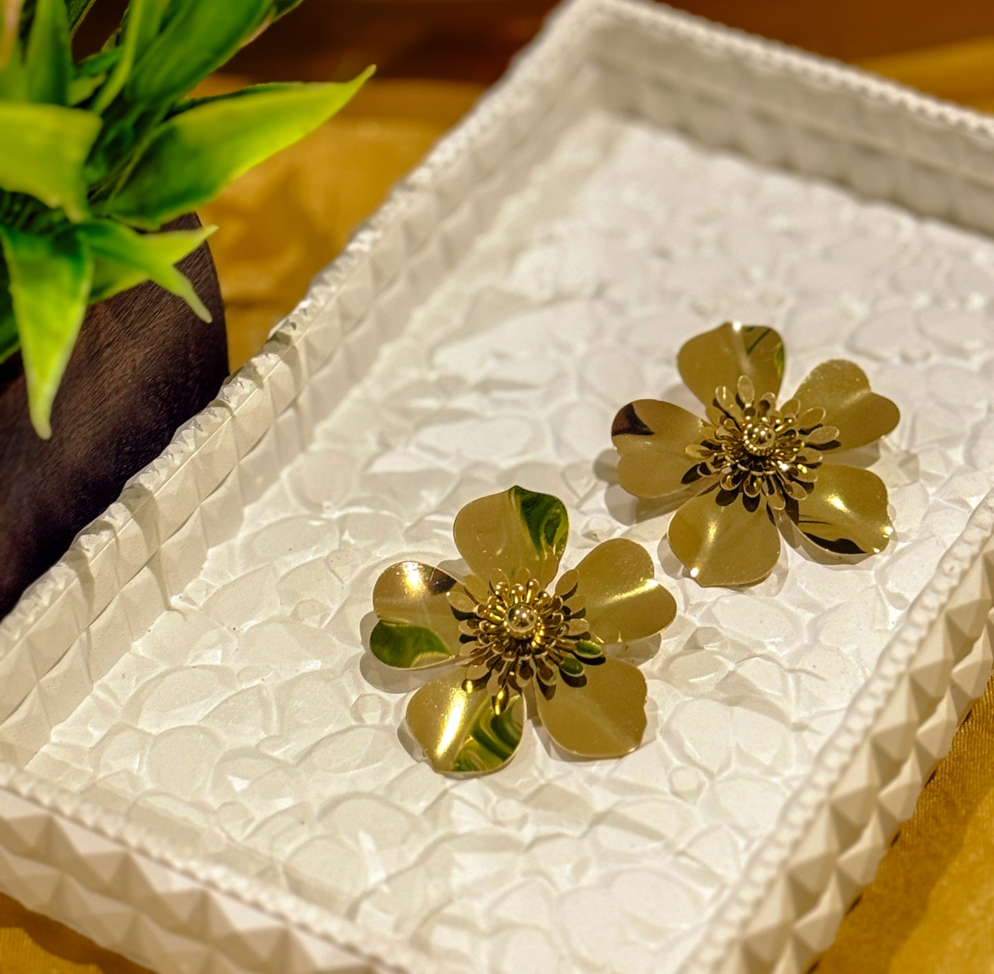 Antitarnised flower stud earings
