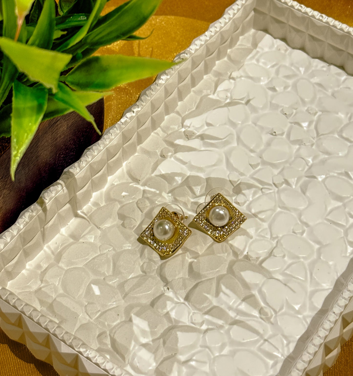 GOLD-PLATED  SQUARE STUD EARINGS