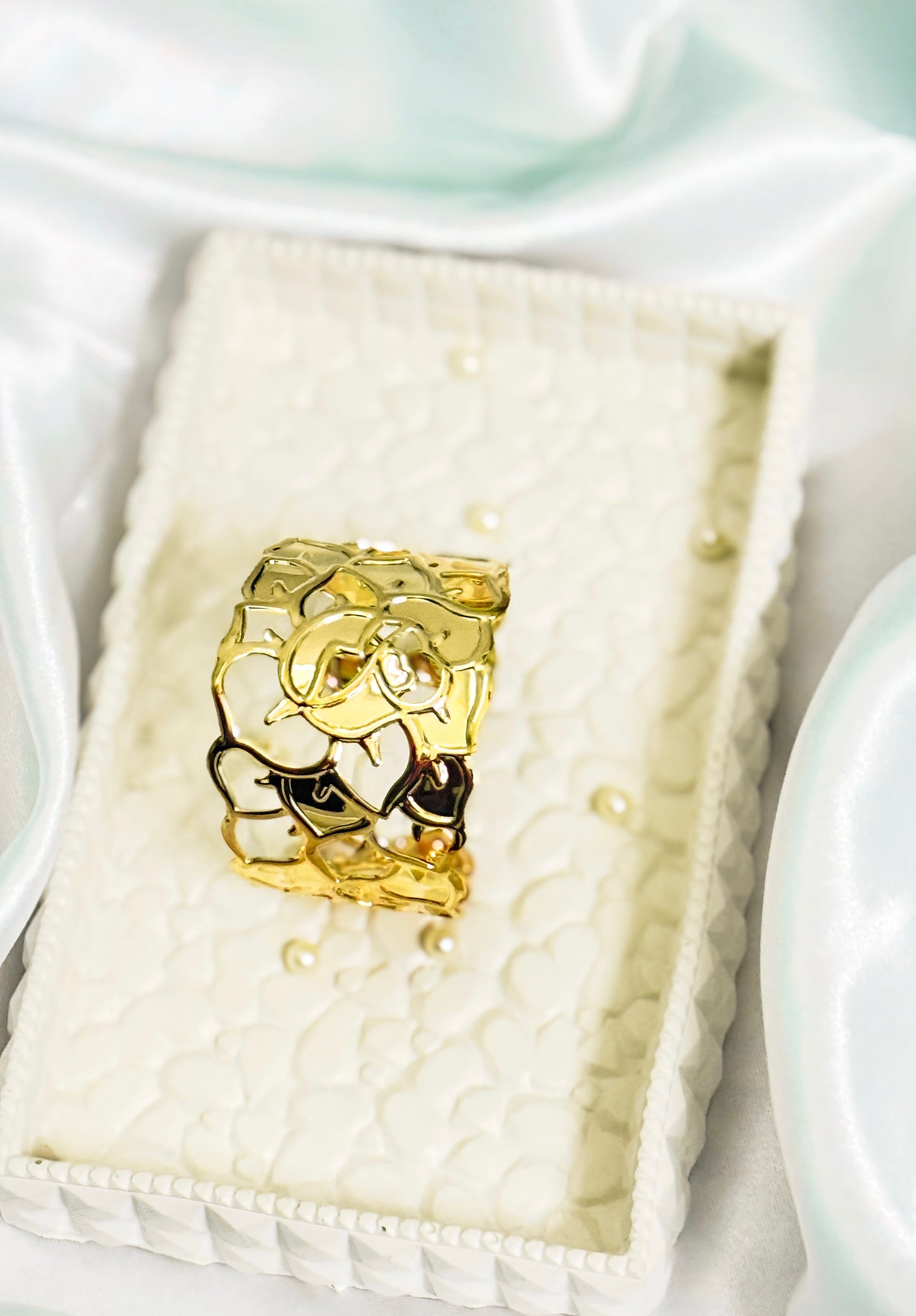 Hollow rose golden handcuff bracelet
